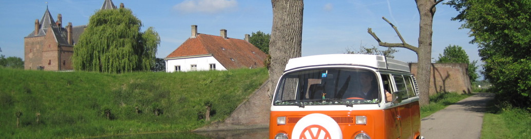 Het Volkswagen busje bij Slot Loevestein